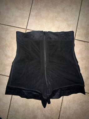 High-Waisted Black Shapewear Shorts with Front Zipper | XL Tummy Control Shaper
